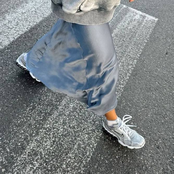 WHY IT'S NOT OK TO WEAR SNEAKERS AS EVERYDAY SHOES