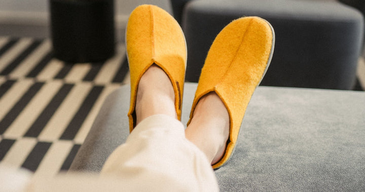 Chillax BL amber yellow Barefoot Slippers